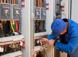 Électricien professionnel pour secteur tertiaire