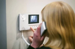 Pose d'interphone et visiophone  